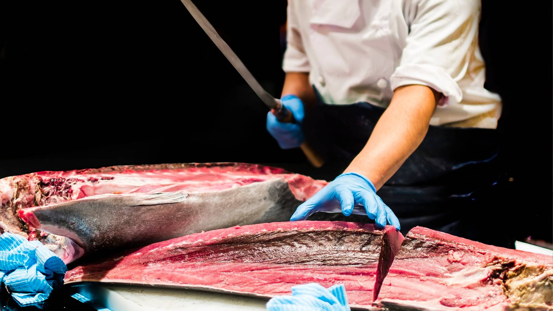 Mangiare sushi al mercato